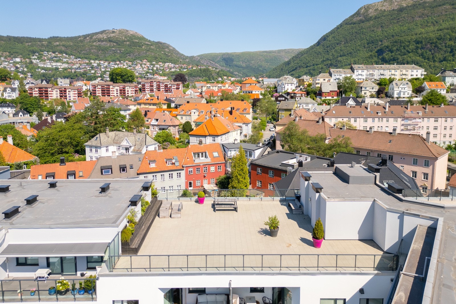 Takterrassene kan skilte med svært gode sol- og utsiktsforhold. Galleribilde