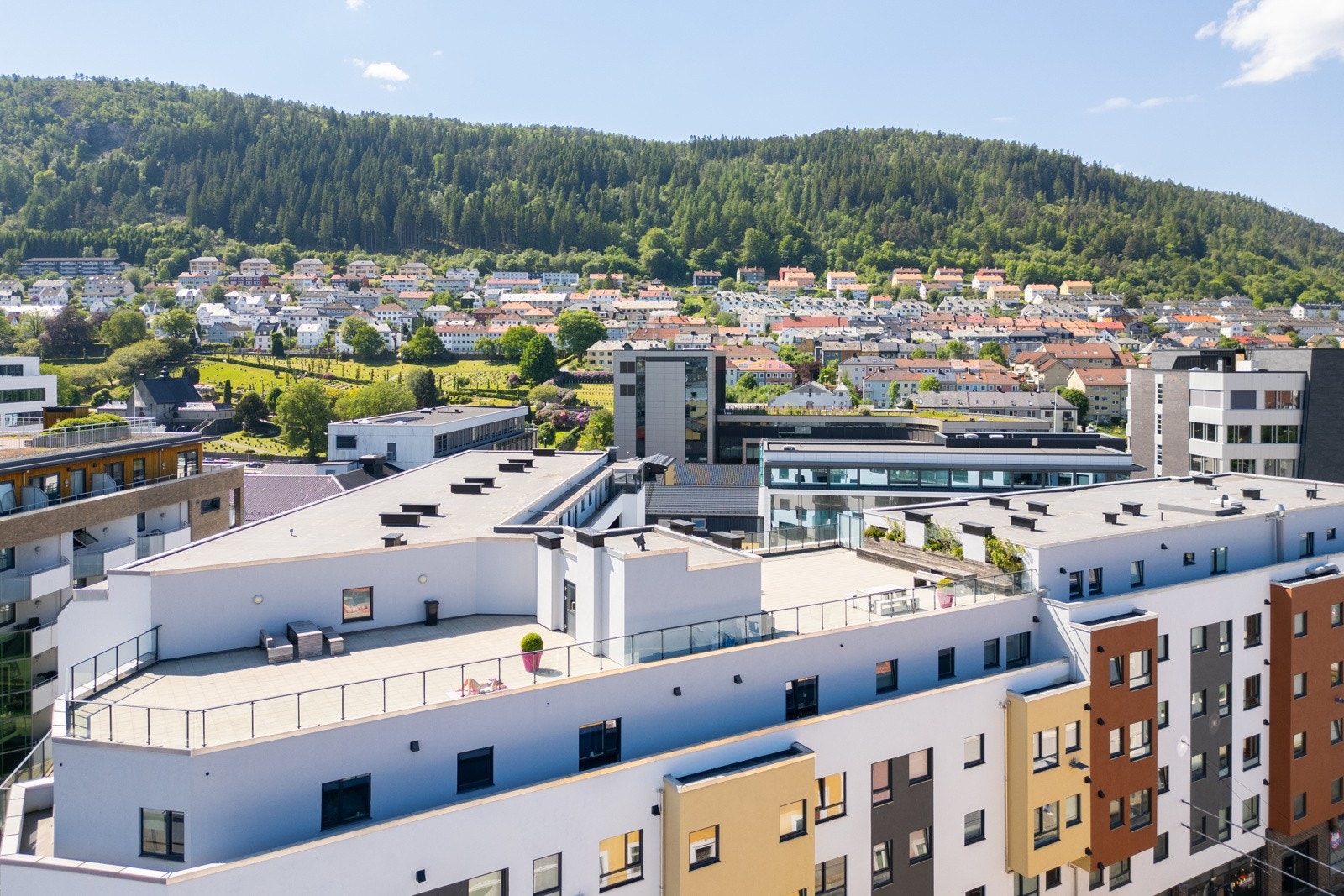 Det er to takterrasser på toppen av bygget som beboerne kan benytte. Galleribilde