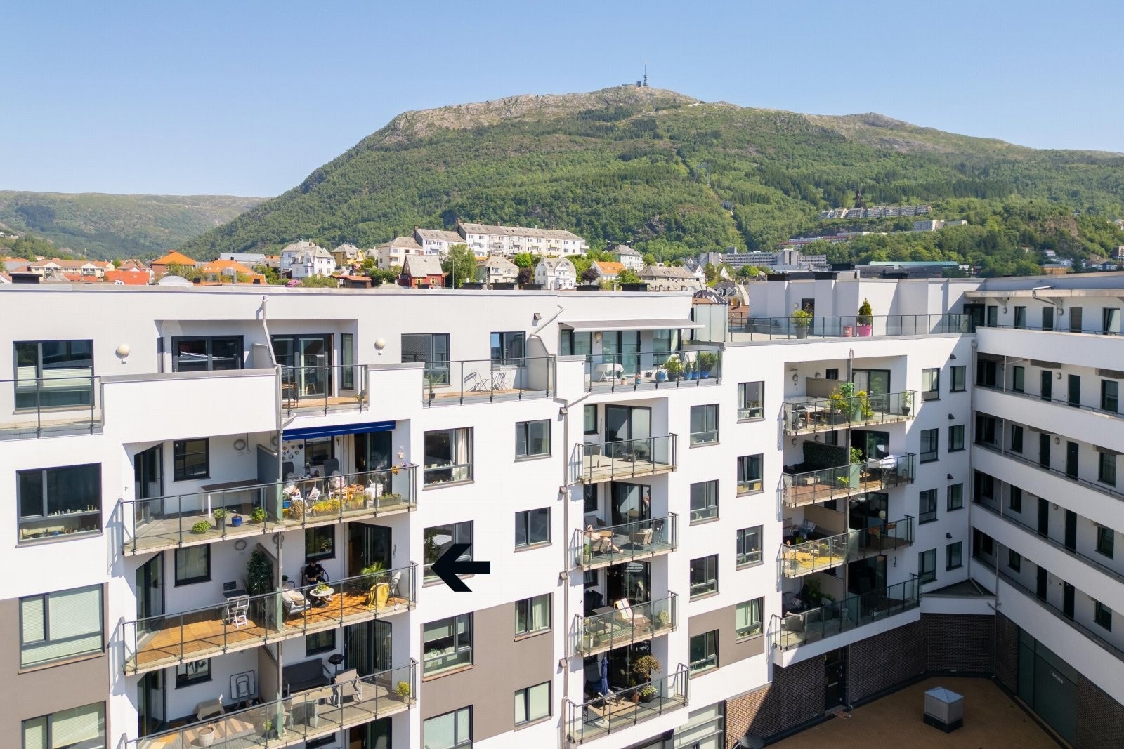 Leiligheten har en flott plassering i byggets 4.etasje. Galleribilde