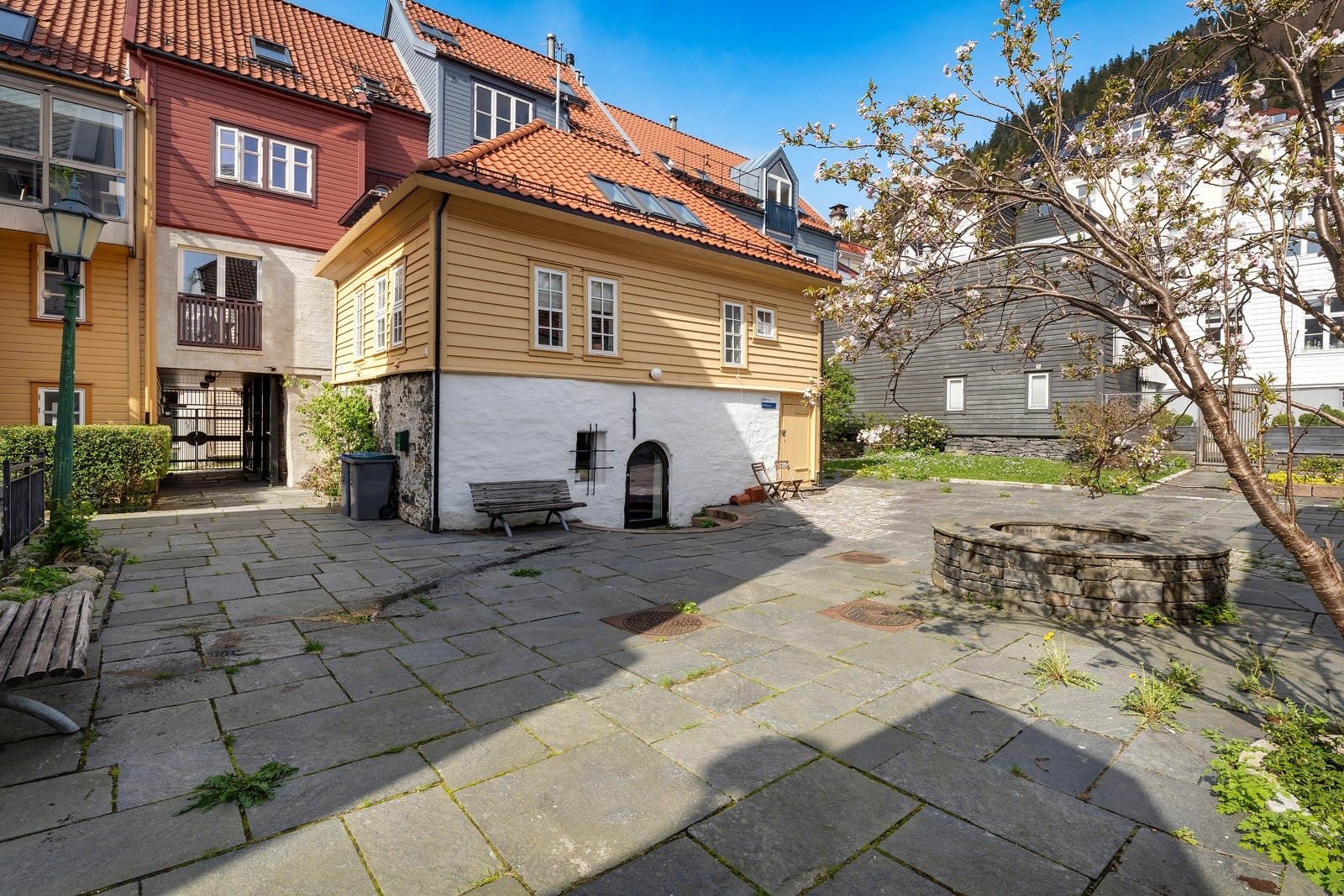 Dette er sikkert byens fredeligste park, da den er avlåst for andre enn beboerne rundt. Galleribilde