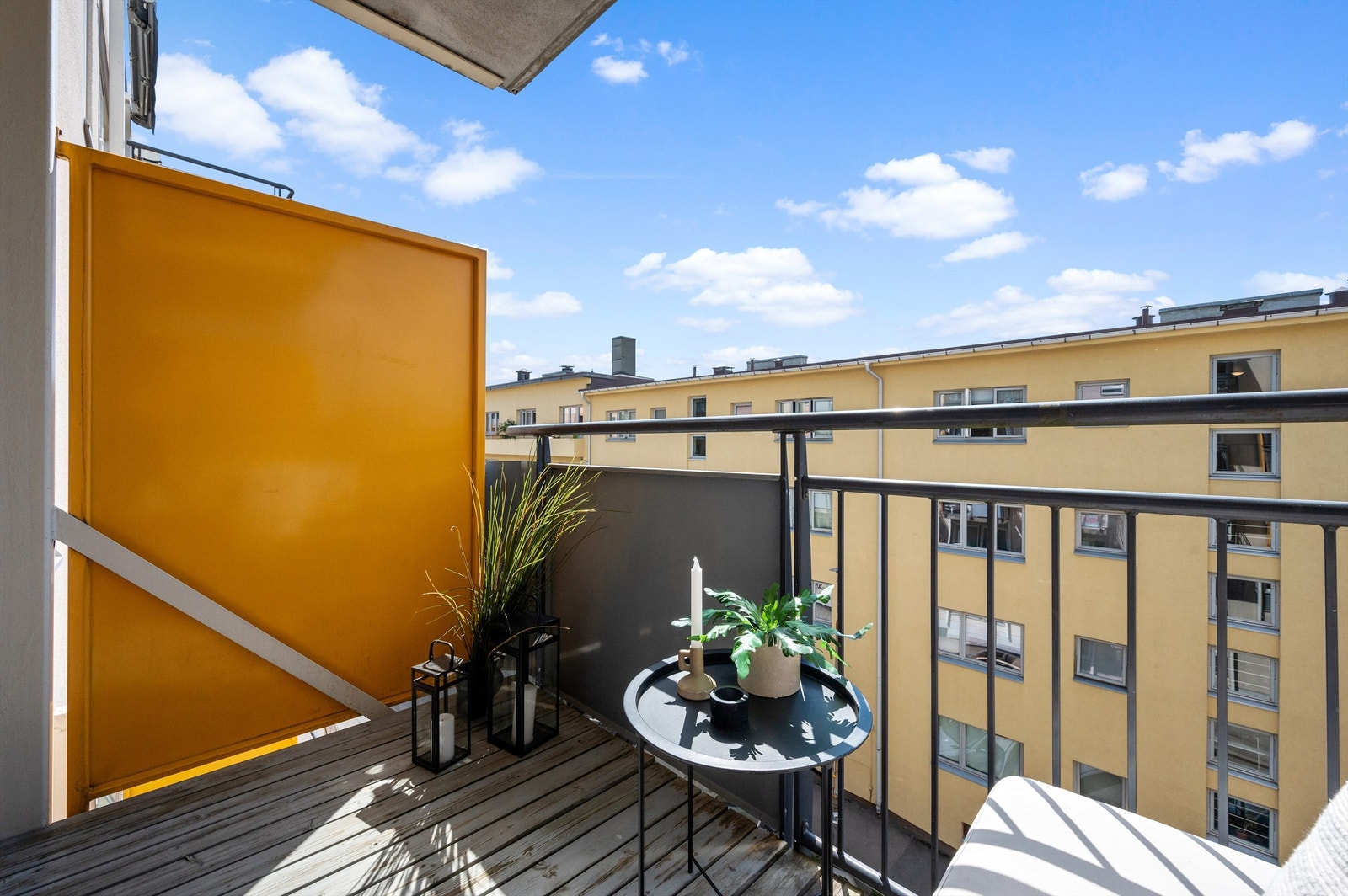 Dette er en flott og moderne 4-romsleilighet med solrik balkong i rolige omgivelser på populære Øvre Torshov/Sandaker. Galleribilde