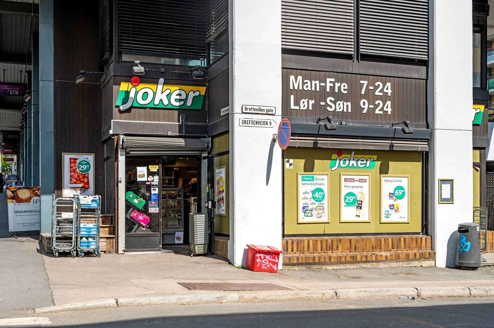 Søndagsåpen Joker ligger 1 minutt unna leiligheten. Kort vei til flere matbutikker i nærområdet. Galleribilde