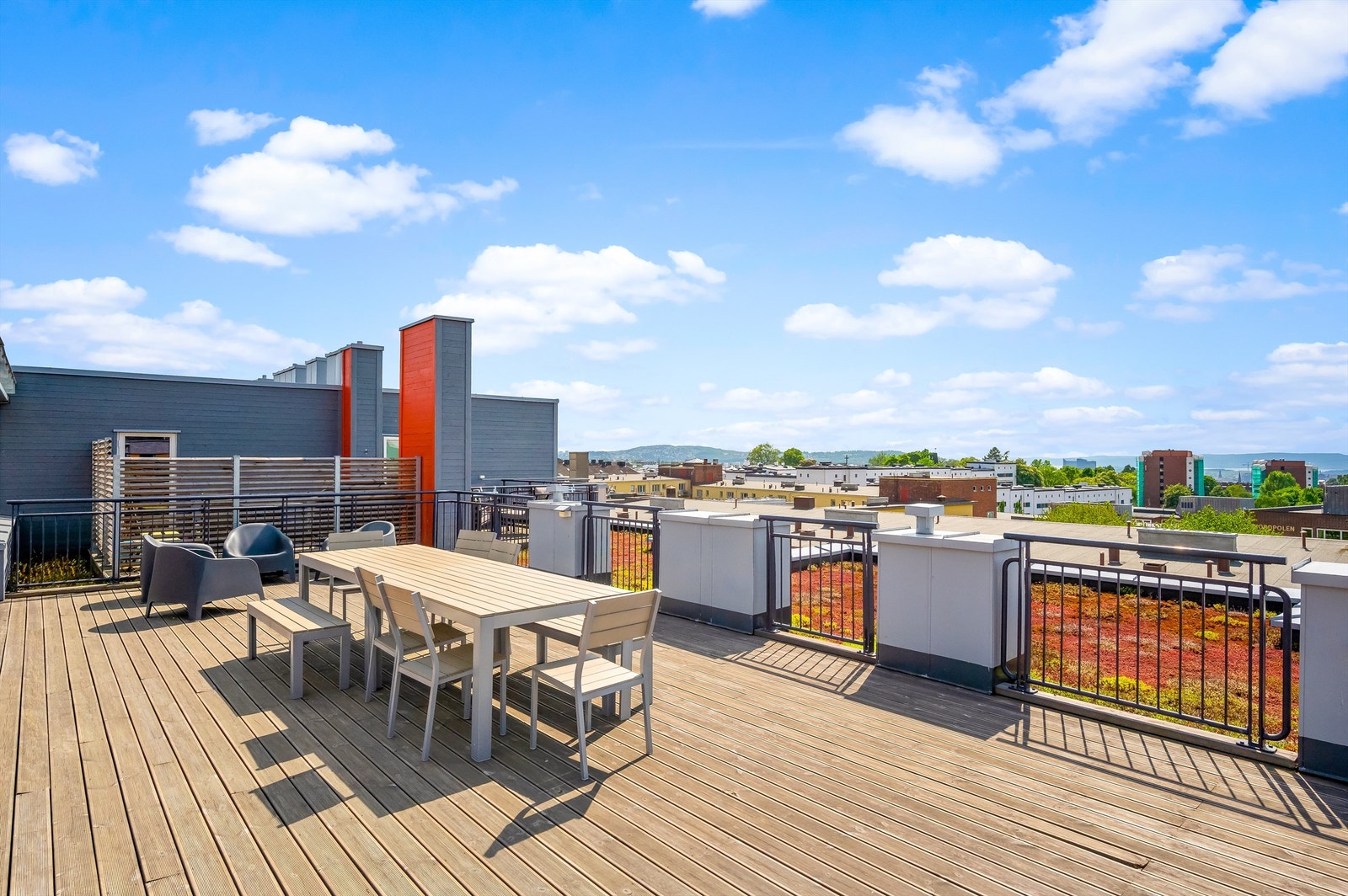 Felles takterrasse med sol fra morgen til kveld. Galleribilde