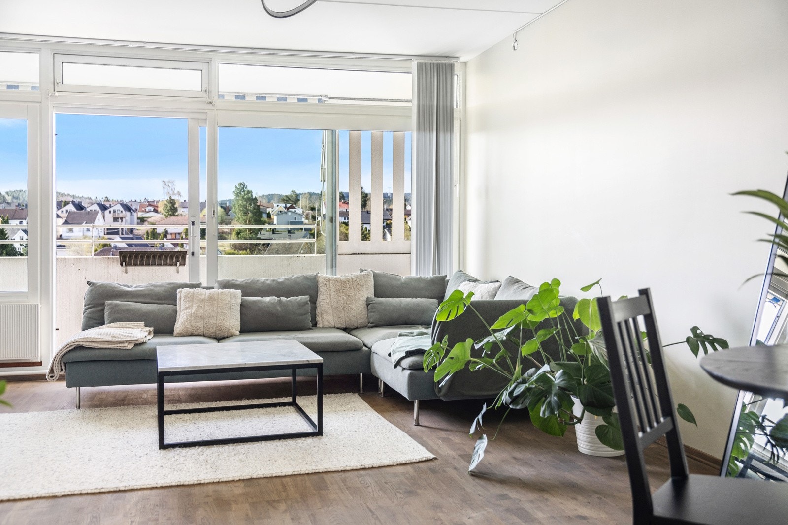 Fra stuen har du utgang til en romslig balkong. Galleribilde