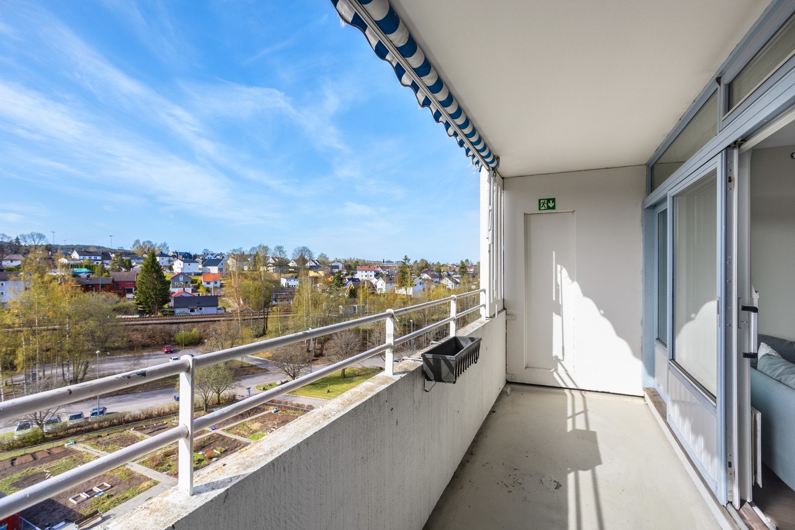 Balkongen er på ca. 7 kvm og byr på god lysforhold. Galleribilde