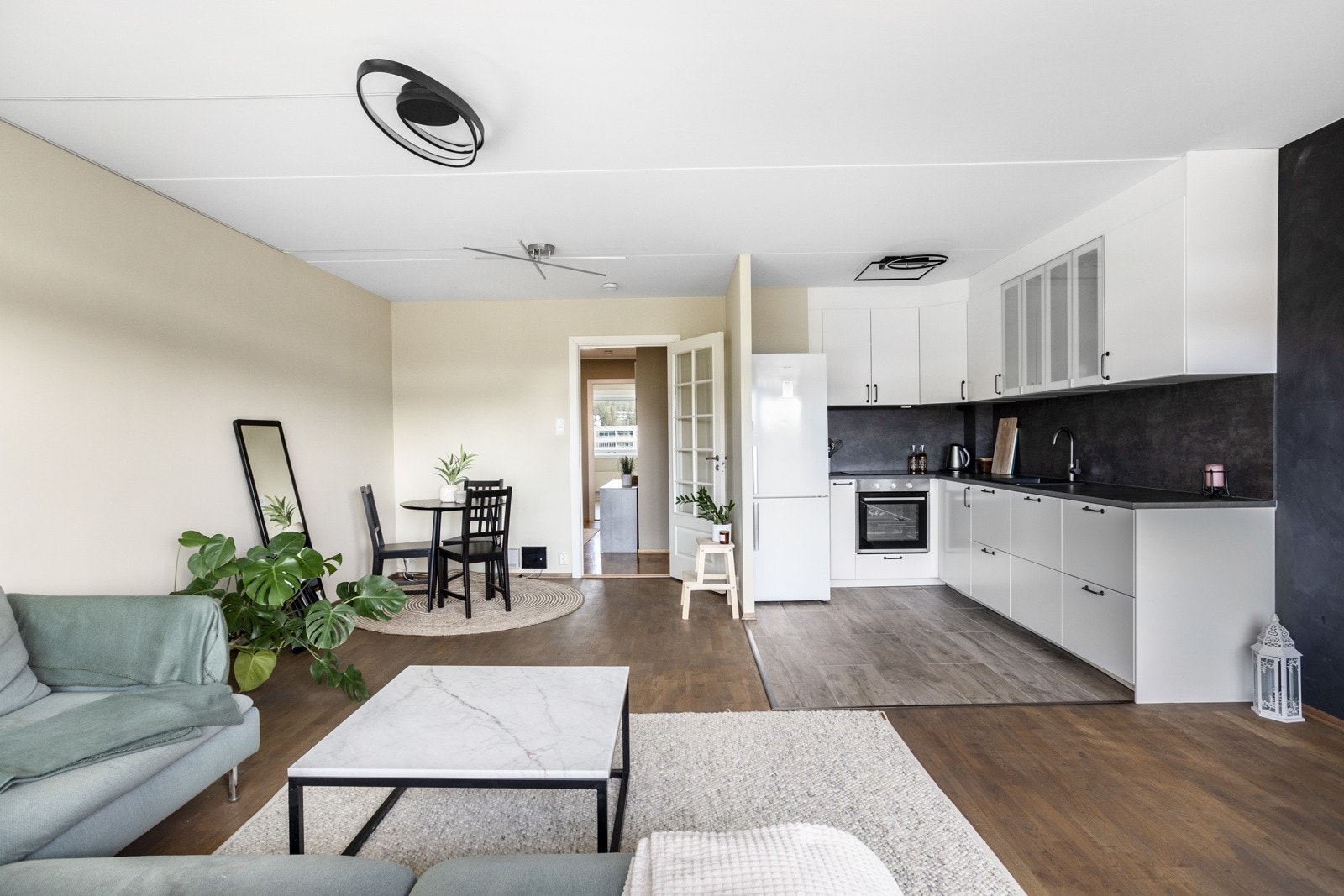 Fra stuen mot kjøkkenet. Galleribilde