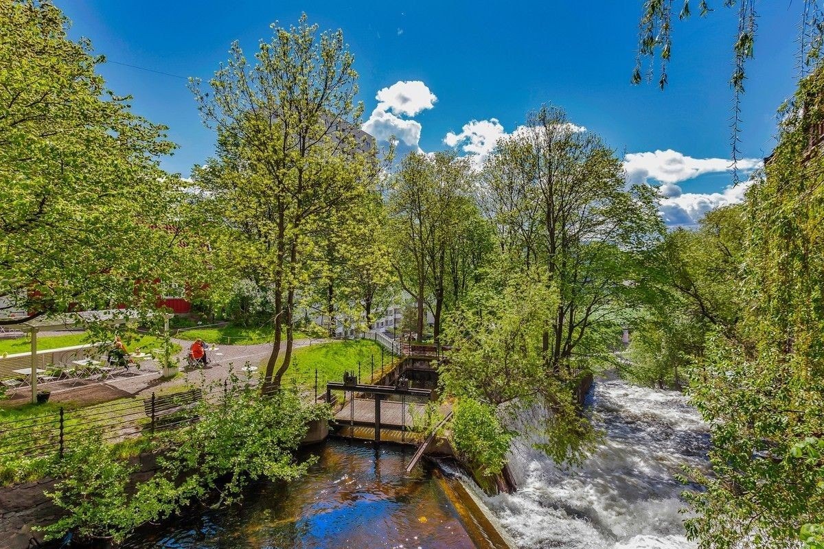 Akerselva er i umiddelbar nærhet til boligen. Her er det fine grøntområder og gode turmuligheter Galleribilde