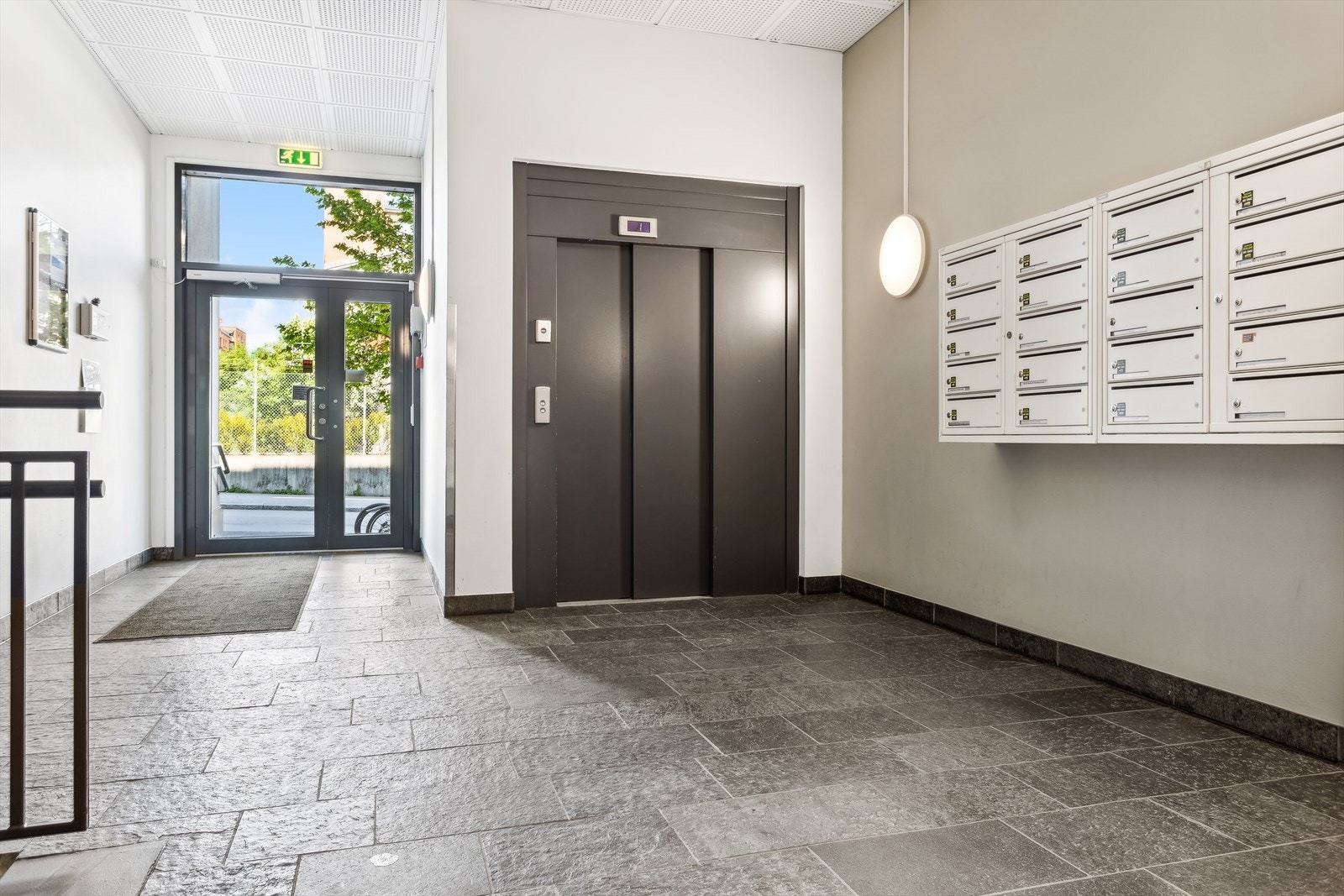 Heis som tar deg opp til boligens etasjeplan. Galleribilde