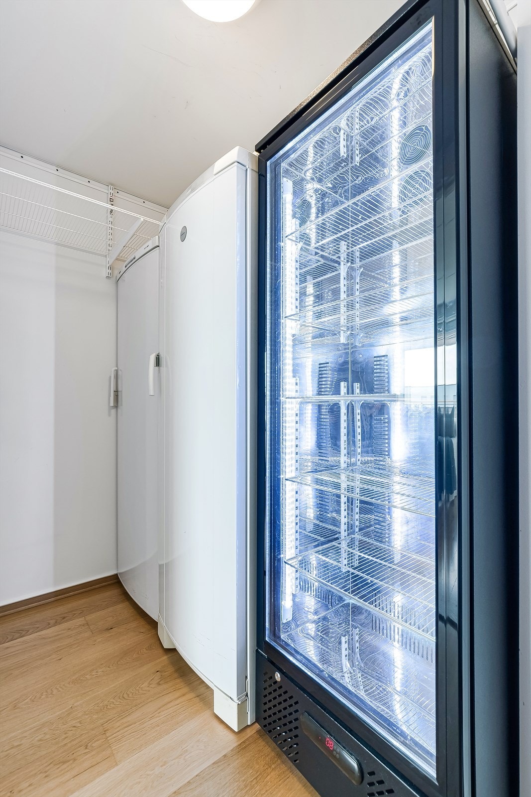 Fra soverom II har du tilgang til egen bod på ca. 6 kvm. Du har øvrig lagringsplass i bod i kjeller. Galleribilde