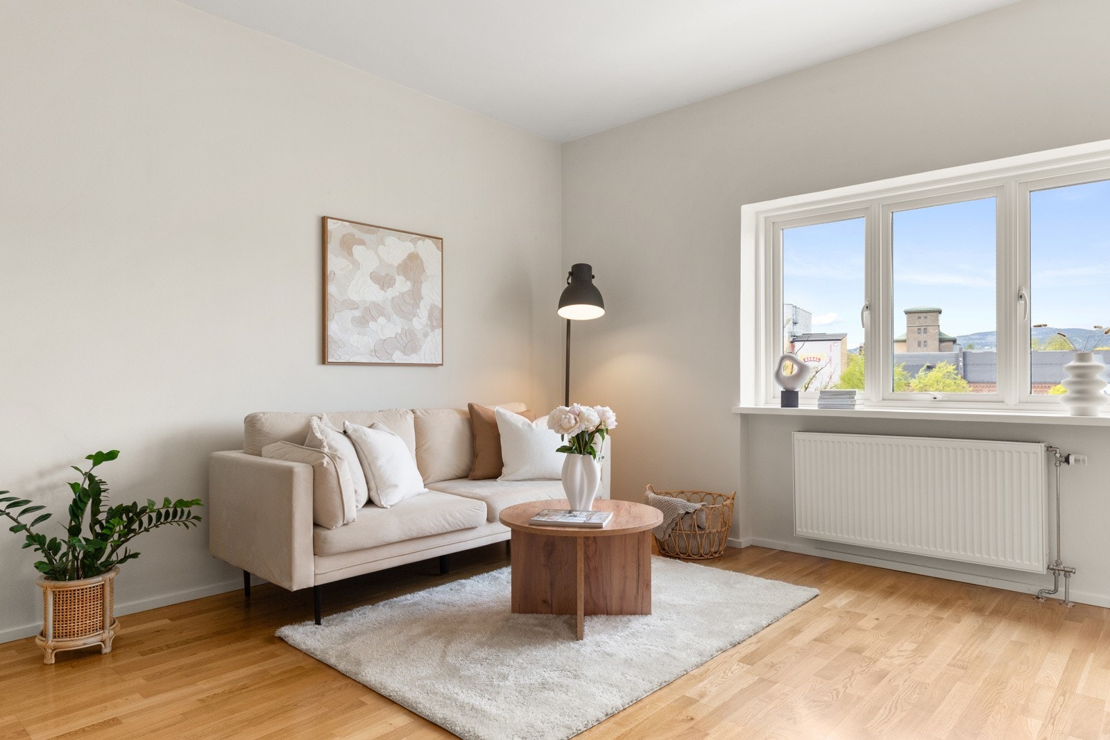Gjennomgående planløsning med vannbåren varme og felles varmtvann. Galleribilde