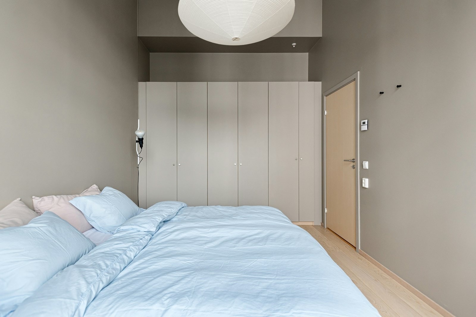 Generøs himlingshøyde. Gulvvarme. Galleribilde