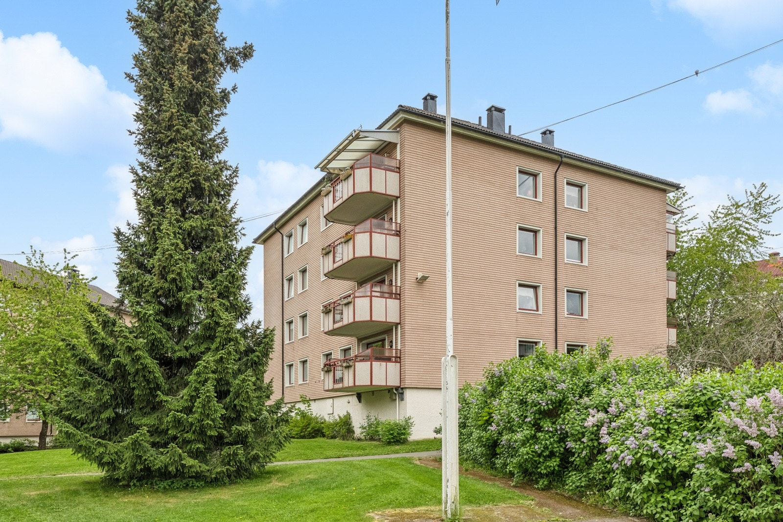 Leiligheten har lys inn fra 2 sider Galleribilde