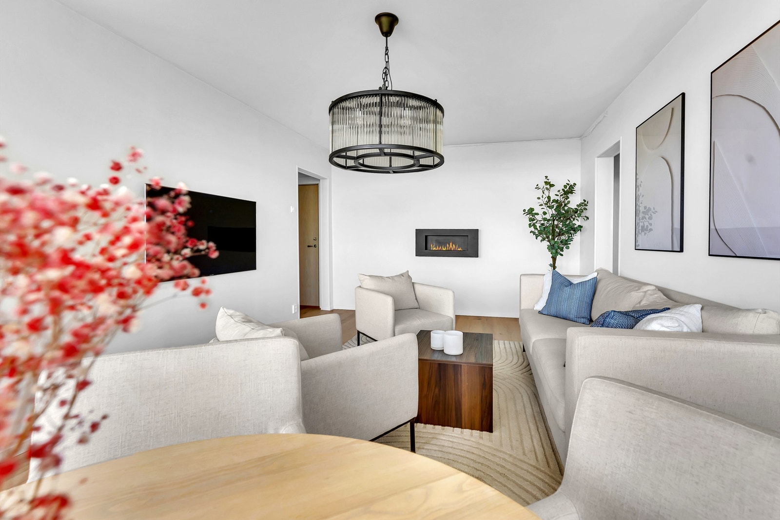 Stuen har for øvrig gode vindusflater som gir rikelig med lys. Galleribilde