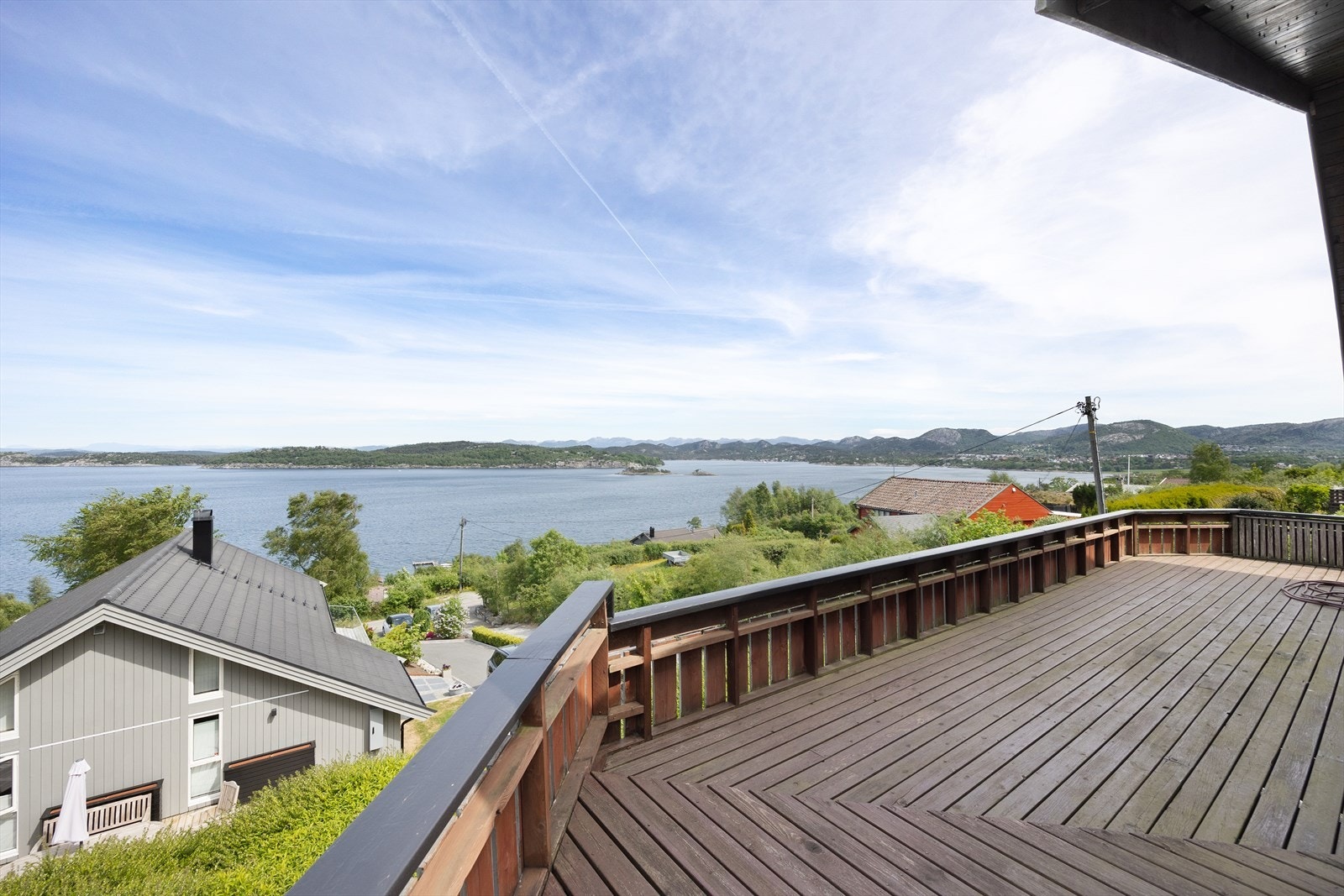 Drømmer du om et tilfluktssted hvor du kan nyte roen og skjønnheten i naturen hvor du i tillegg har gleden av fantastiske solforhold fra morgen til kveld? Galleribilde
