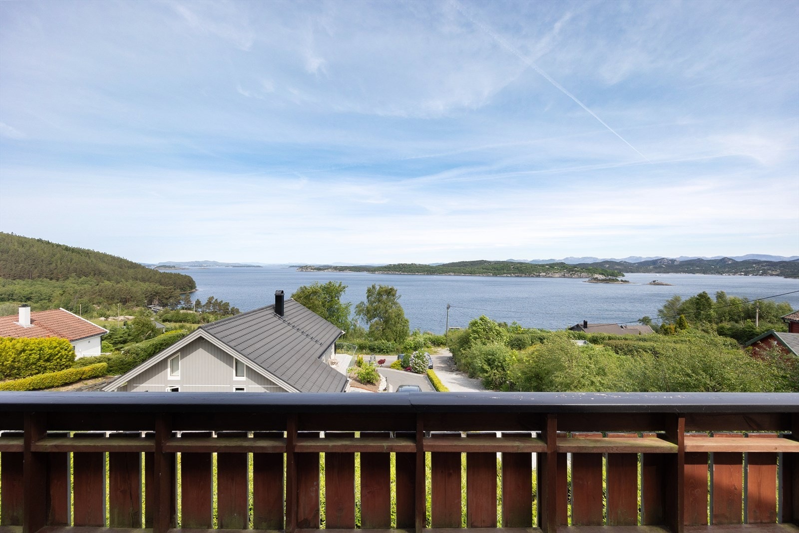 Denne fantastiske fritidseiendommen er perfekt plassert med nærhet til sjøen. Galleribilde
