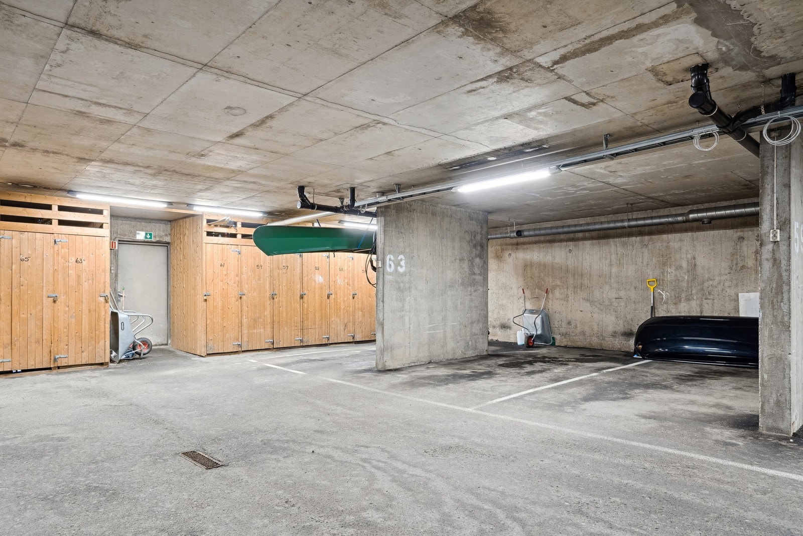 Egen parkeringsplass i felles kjeller. Galleribilde