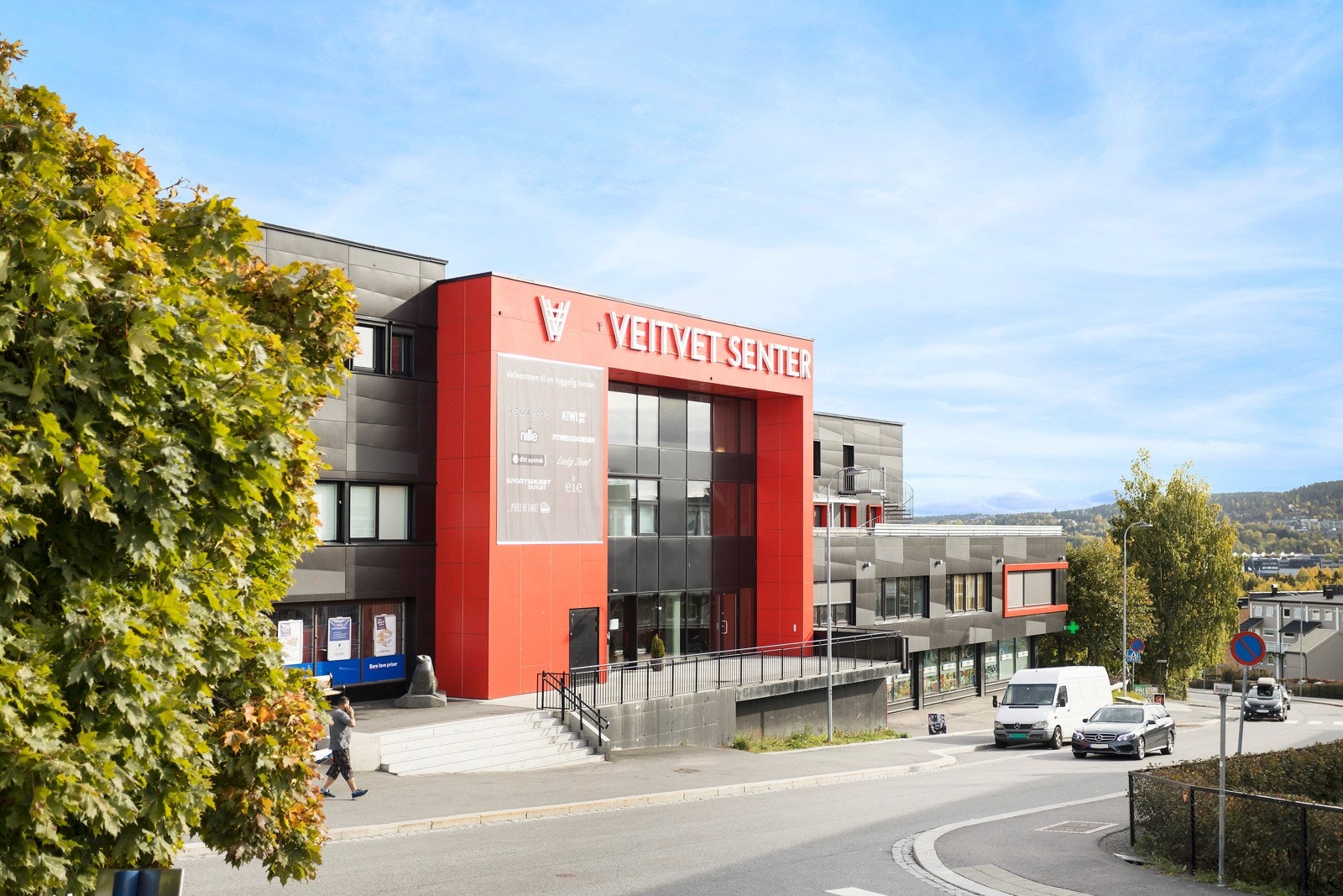 Veitvetsenter få minutters gange fra leiligheten. Galleribilde