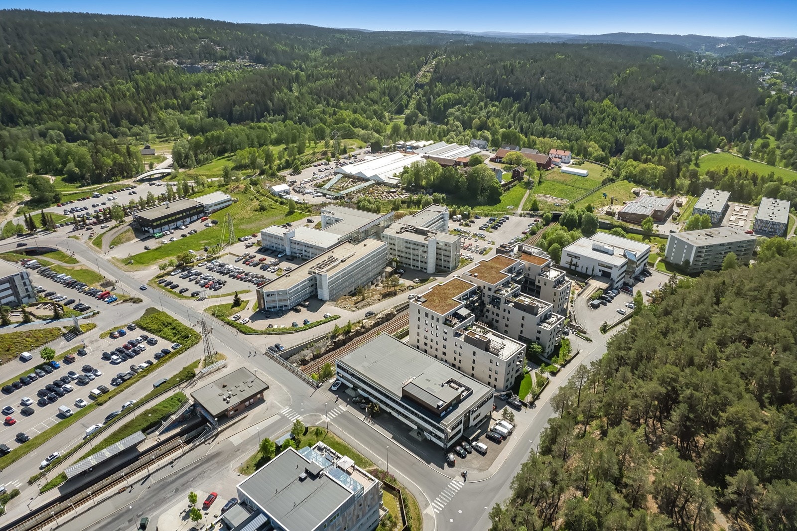Området ligger sentralt til, om lag et kvarters kjøring fra Oslo sentrum. Galleribilde