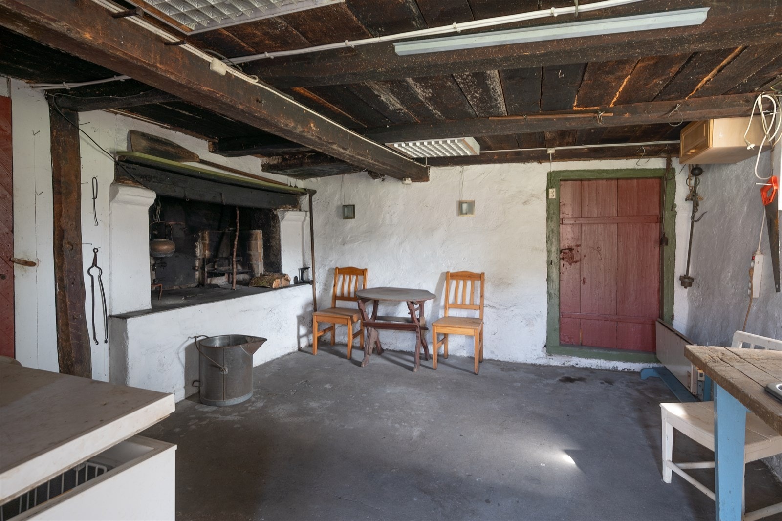 Kjeller med bakerovn og god lagerplass Galleribilde