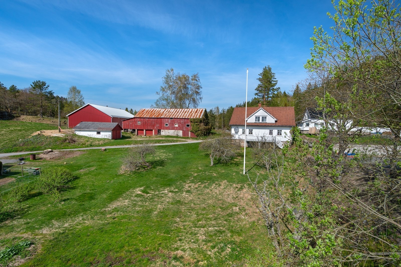 Velkommen til Jernbaneveien 221 - Presentert av Stian Larsen i Eiendomsmegler 1 Galleribilde