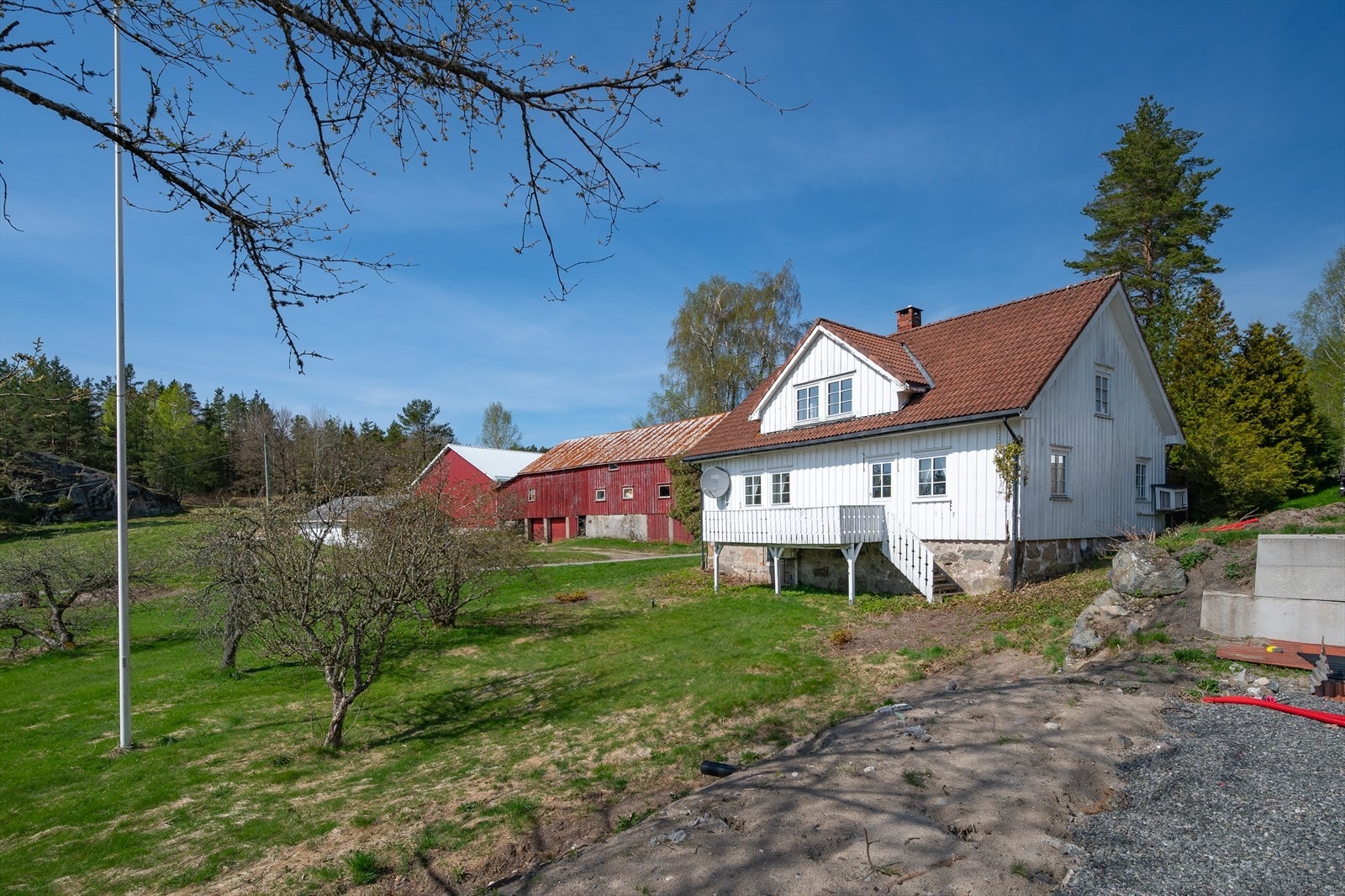 Sentralt beliggende på Rykene. Kort vei til barnehager, skoler og nærbutikk m.m Galleribilde