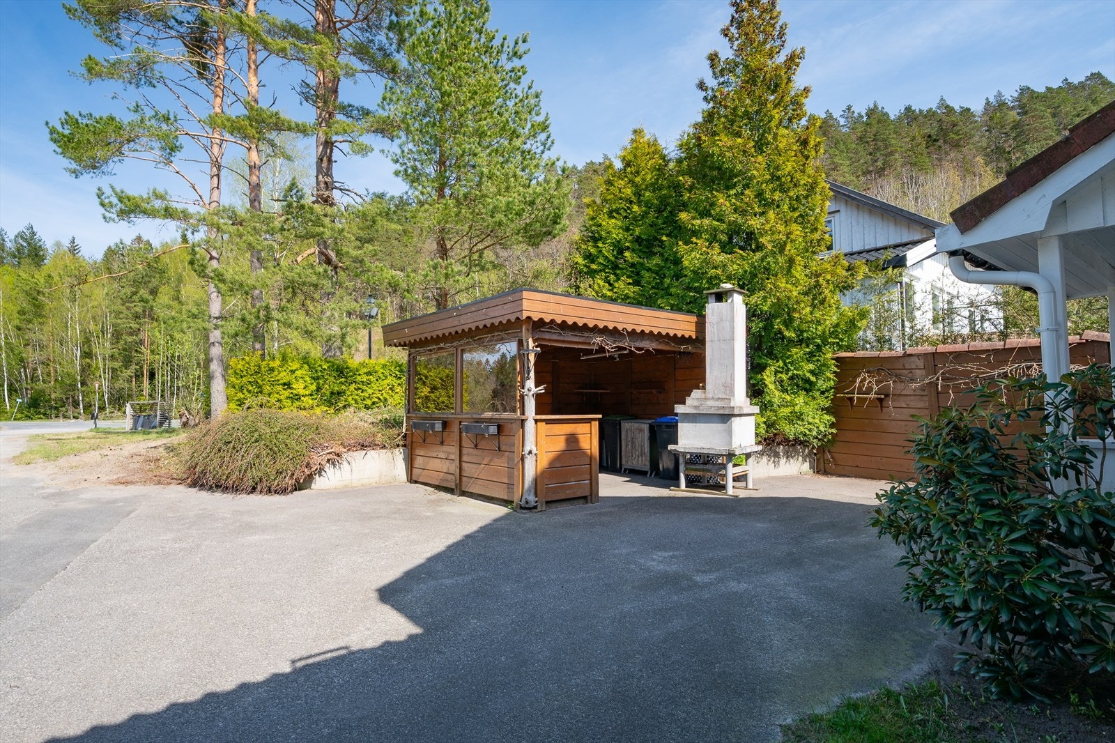 Koselig grillbu med utepeis Galleribilde