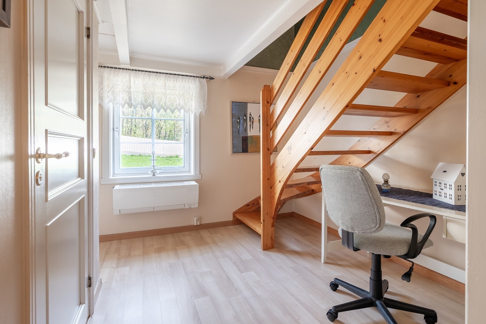 Gang med trapp opp til 2. etasje Galleribilde