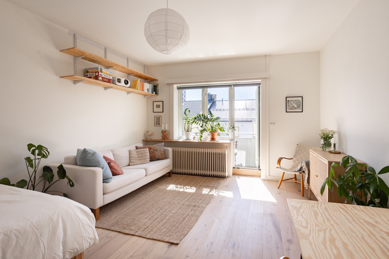 Dette er en lys og luftig 1(2)-roms toppleilighet med solrik sydvestvendt balkong. Galleribilde