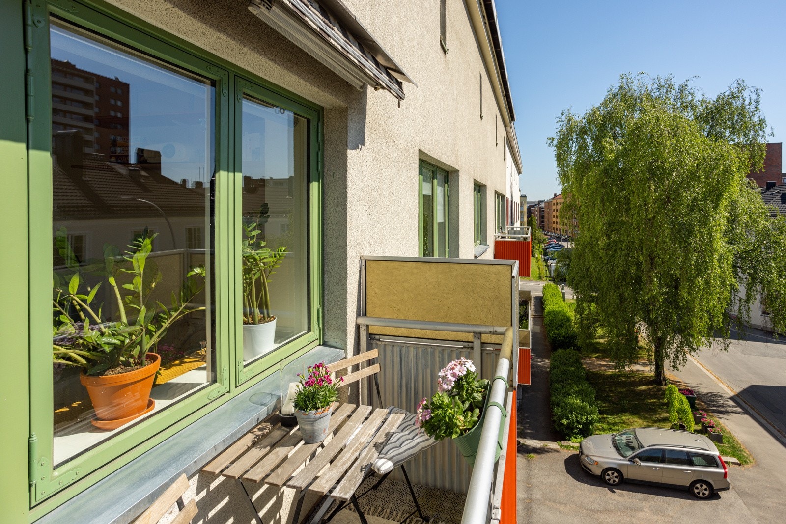 Solen er på balkongen fra morgen til kveld. Galleribilde