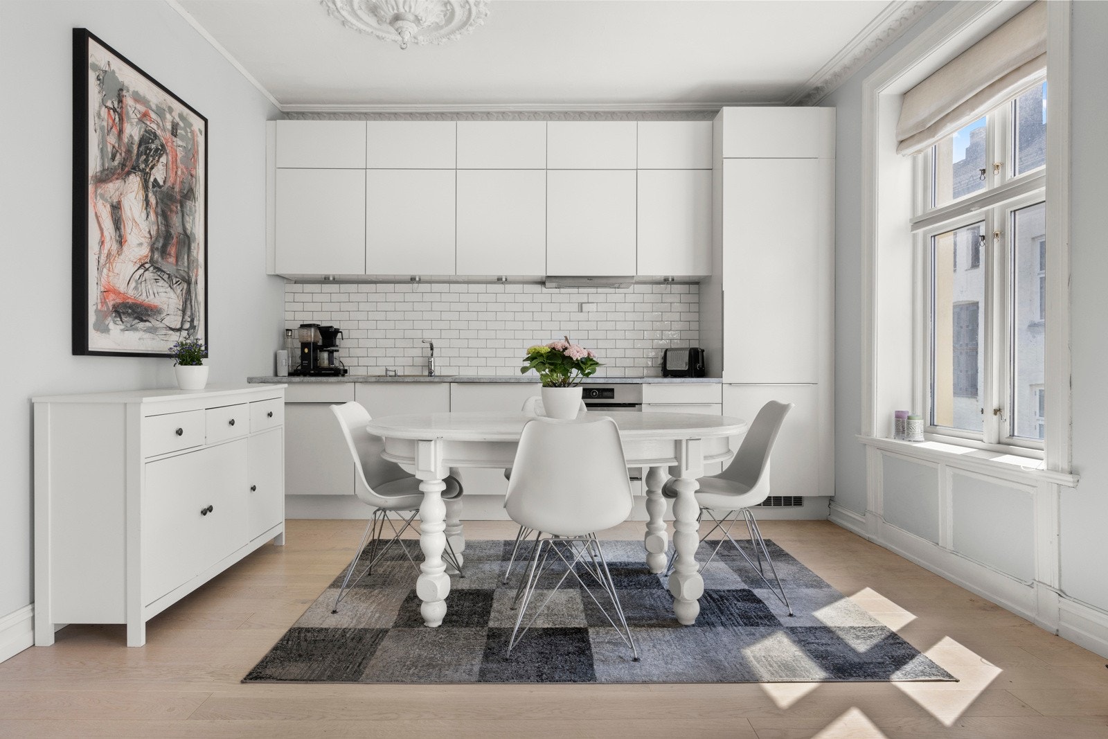 Det er god plass til spisebord Galleribilde