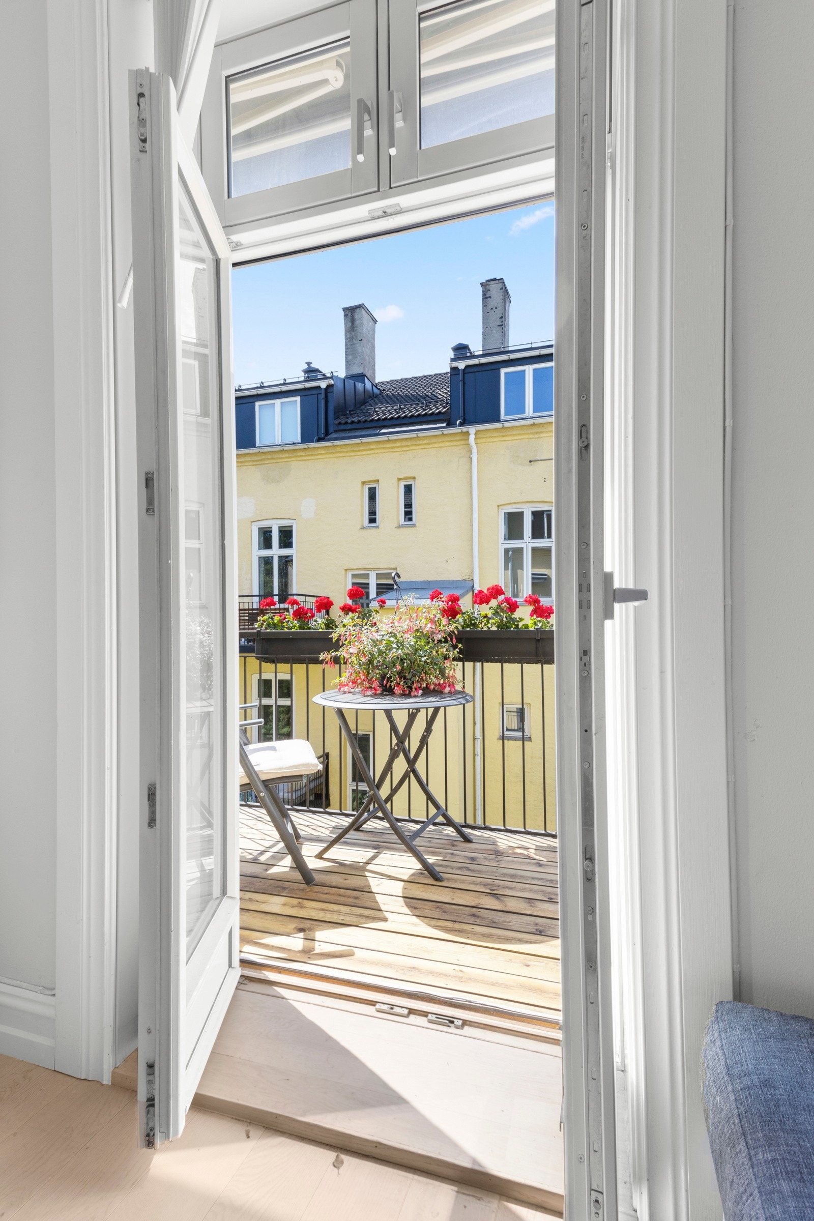 Utgang til balkong fra stuen Galleribilde
