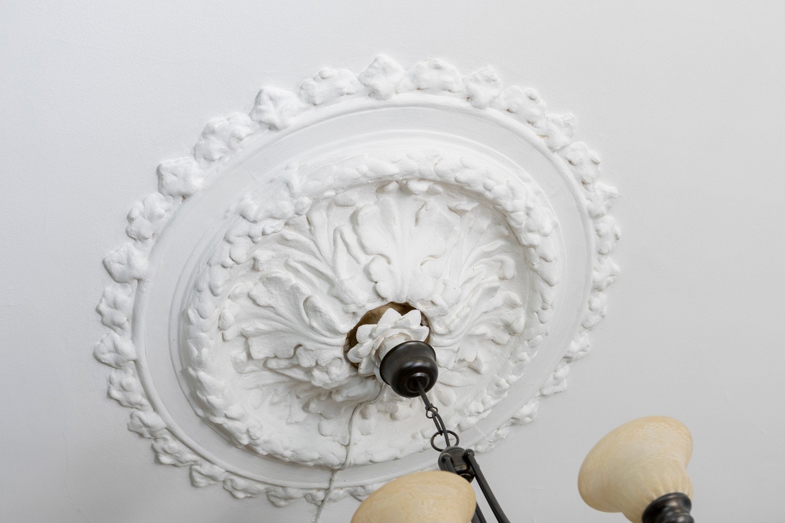 Flotte detaljer med rosett og stukkatur Galleribilde