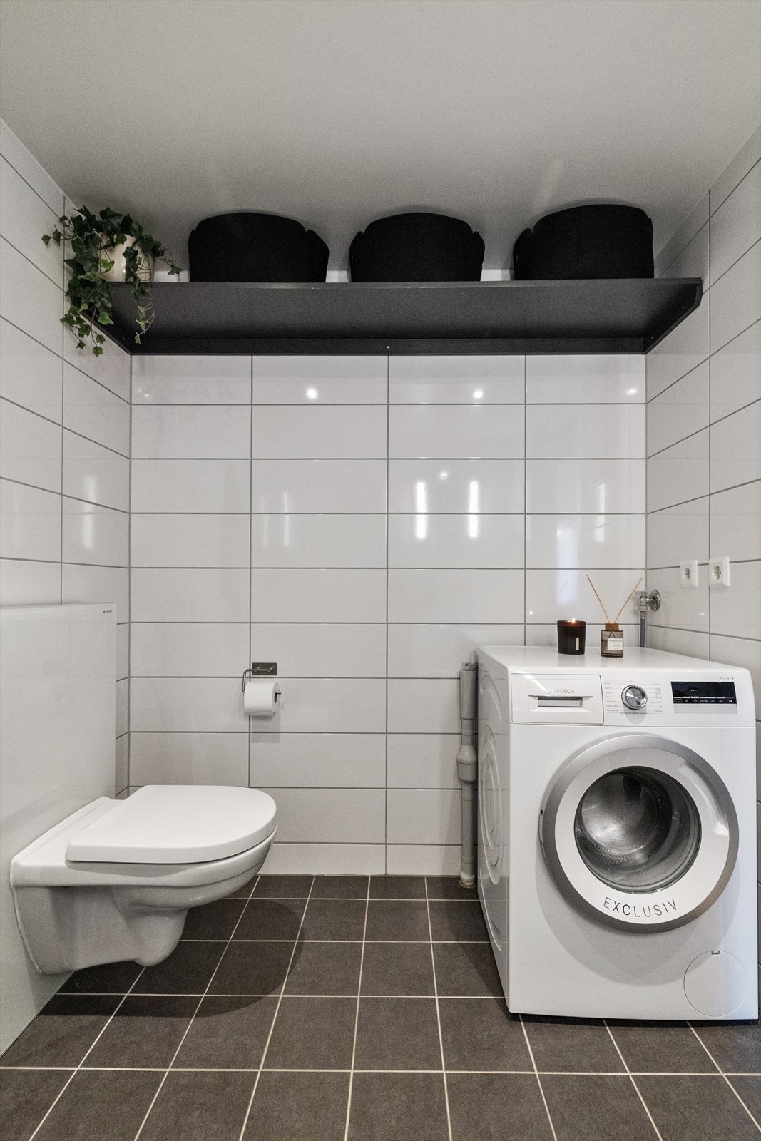 Vegghengt wc og opplegg for vaskemaskin Galleribilde