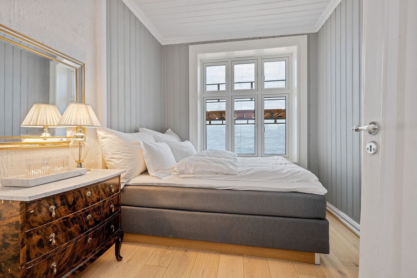 Lyst og lunt soverom Galleribilde