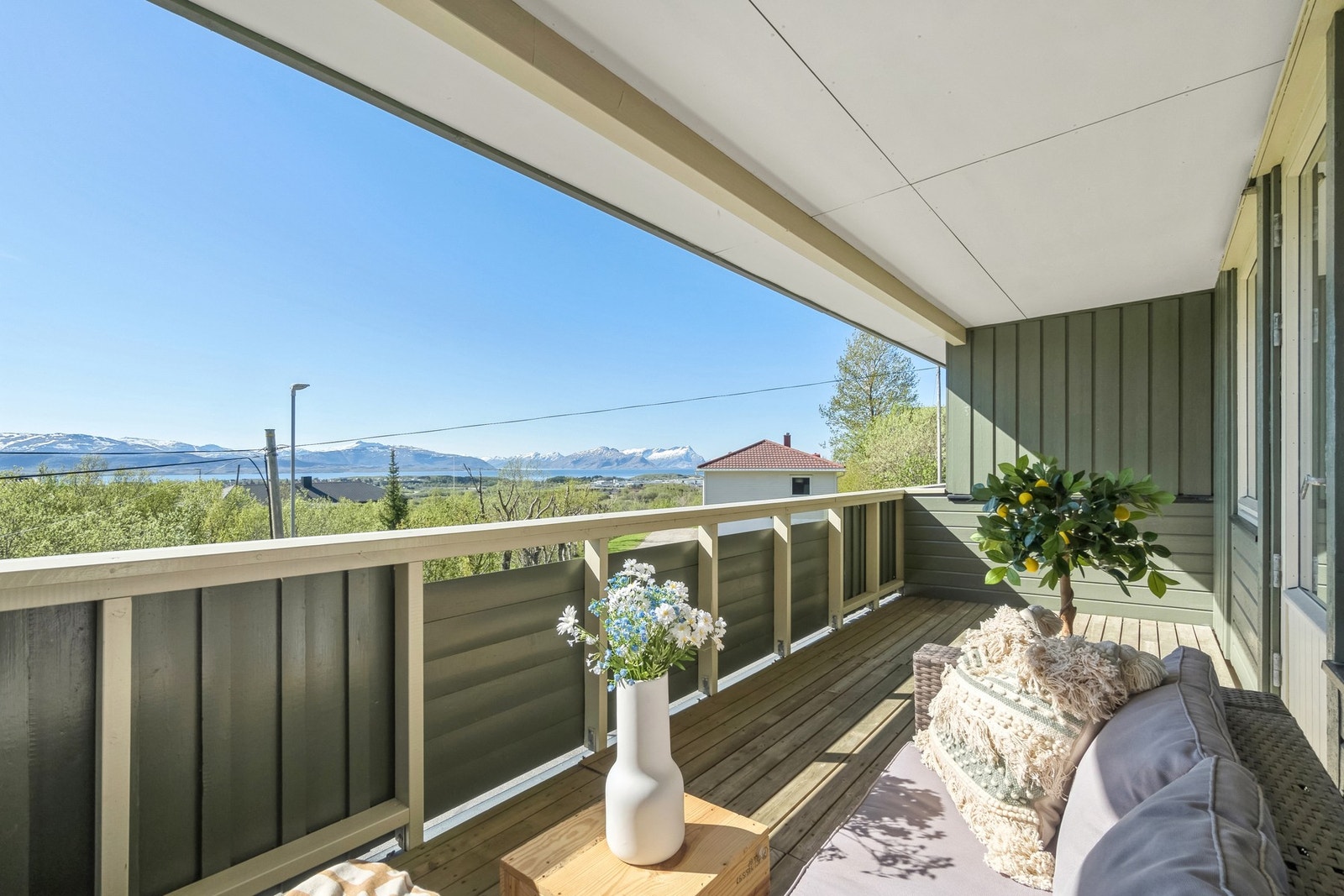 Fra stuen er det utgang til balkong på ca. 13 m2. Galleribilde
