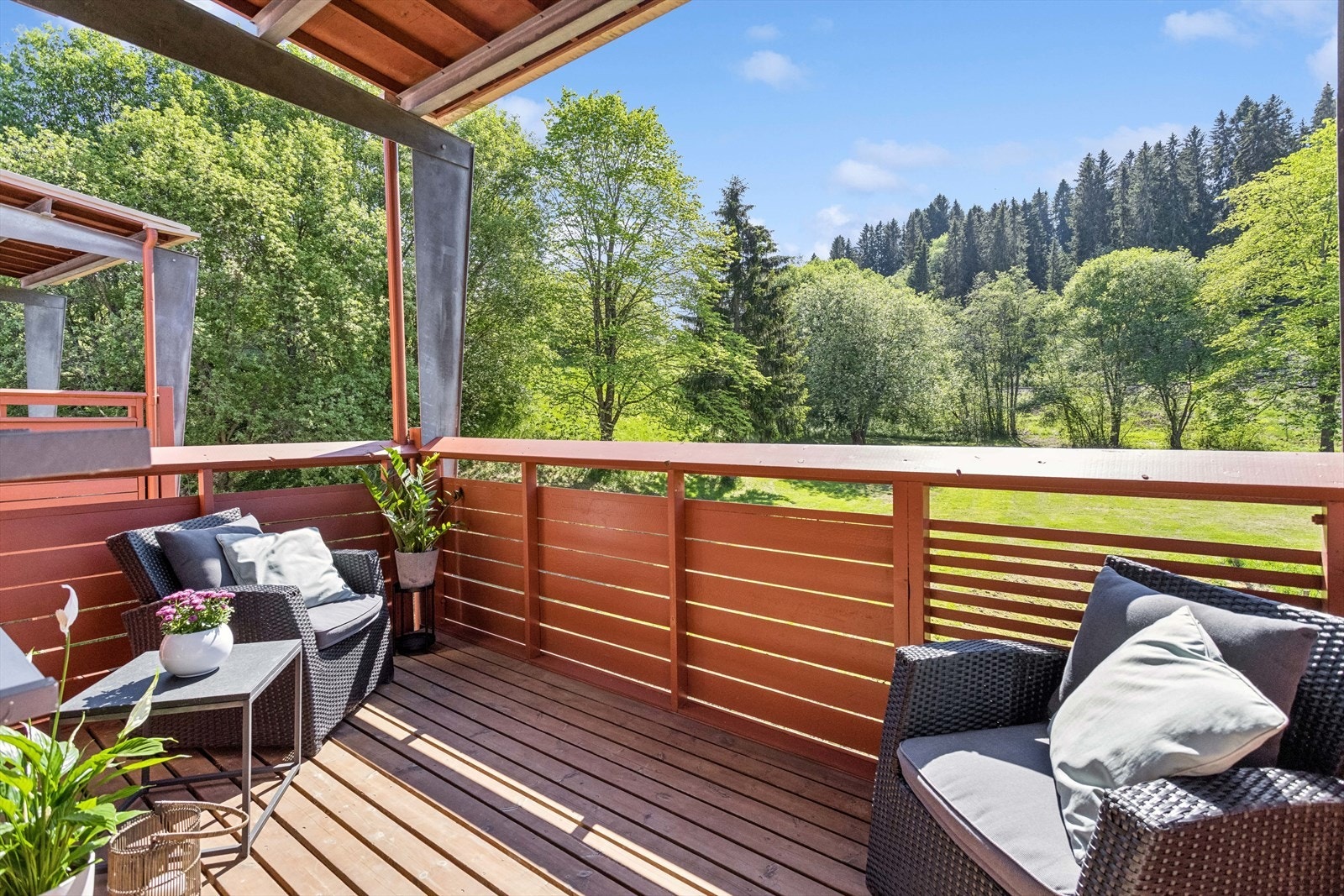 Overbygd balkong med gode solforhold. Galleribilde