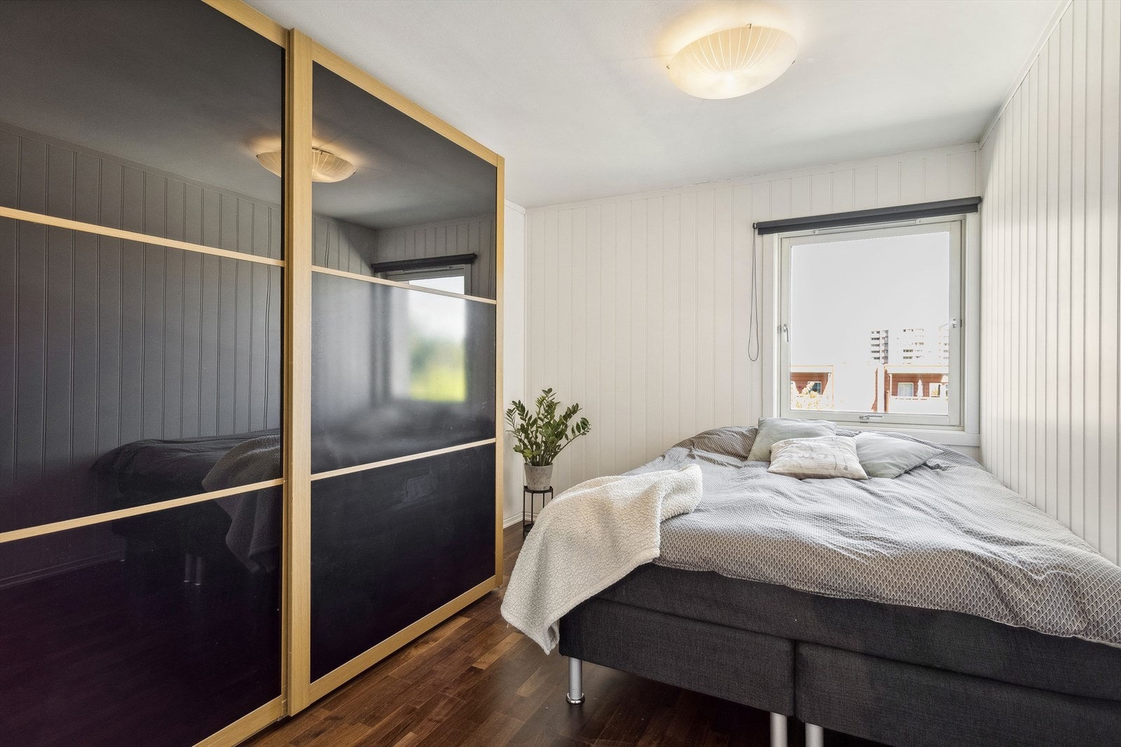 Hovedsoverommet er på 11,2 kvm og har god plass til både dobbeltseng og garderobe. Galleribilde