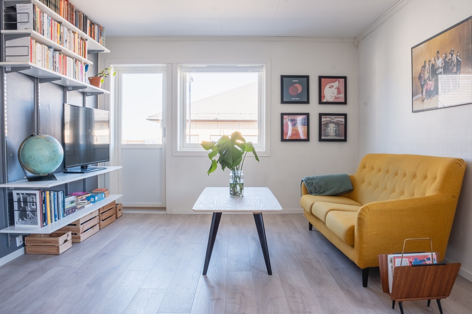 Plass til sofa og tilhørende møbler. Galleribilde