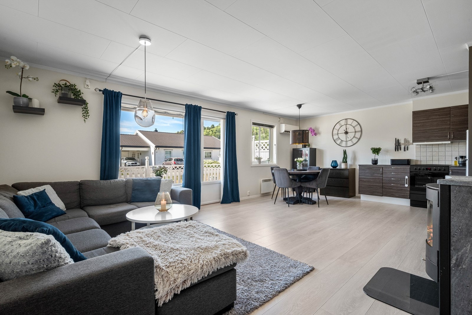 Fra stuen er det direkte utgang til en privat terrasse Galleribilde