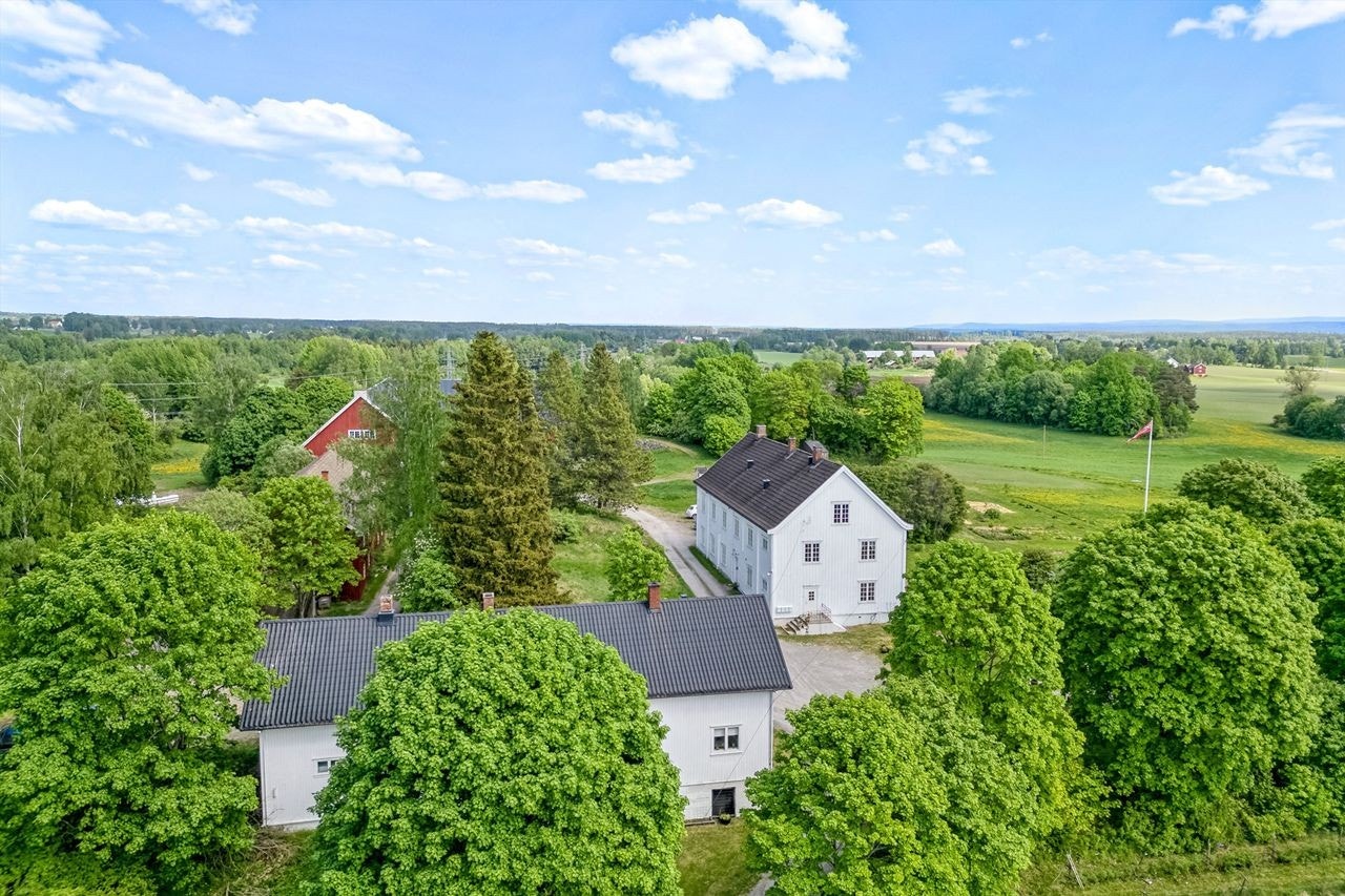 Sidebygning og hovedbygning Galleribilde