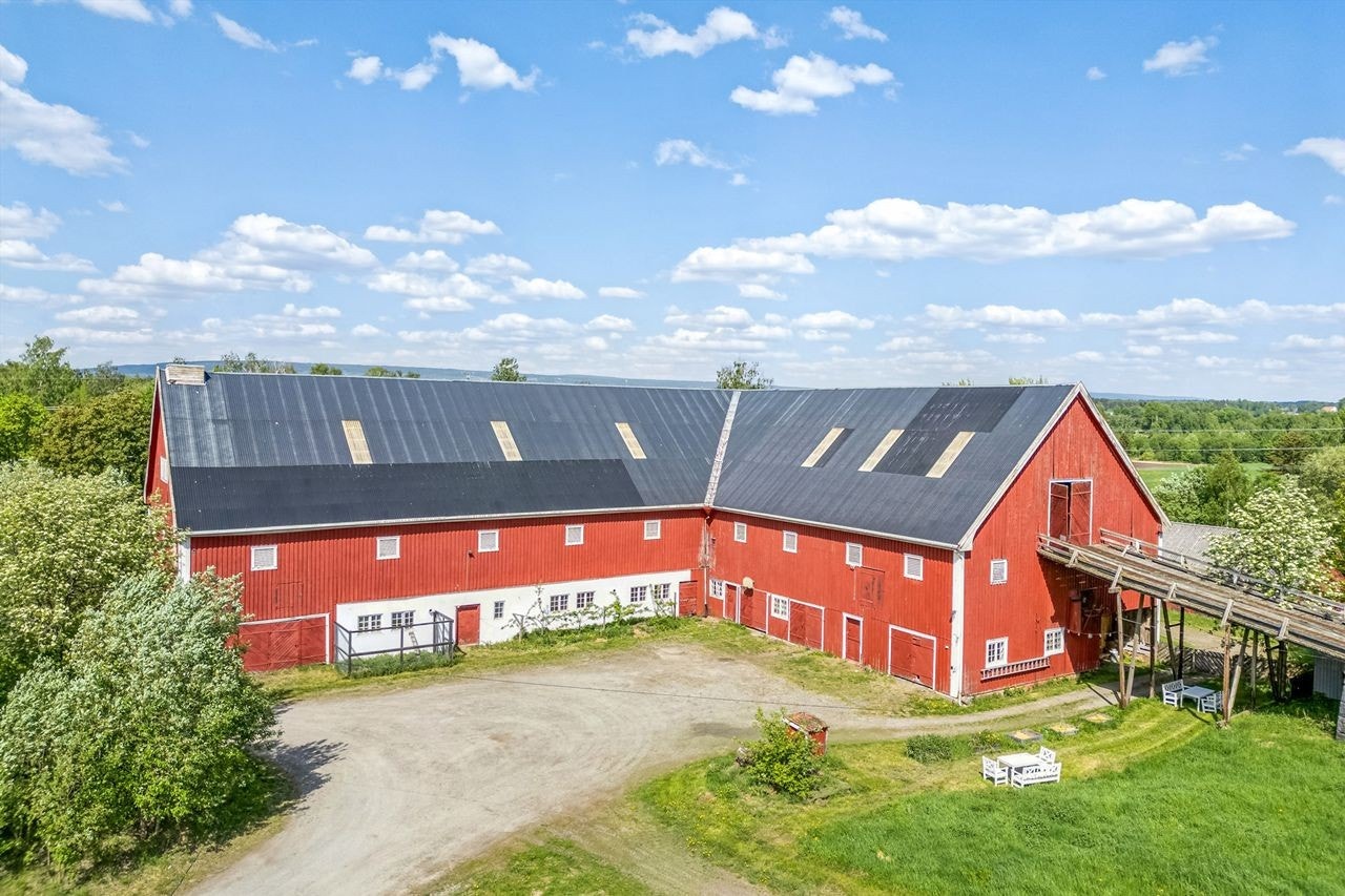 Vinkellåve med selskapslokaler Galleribilde