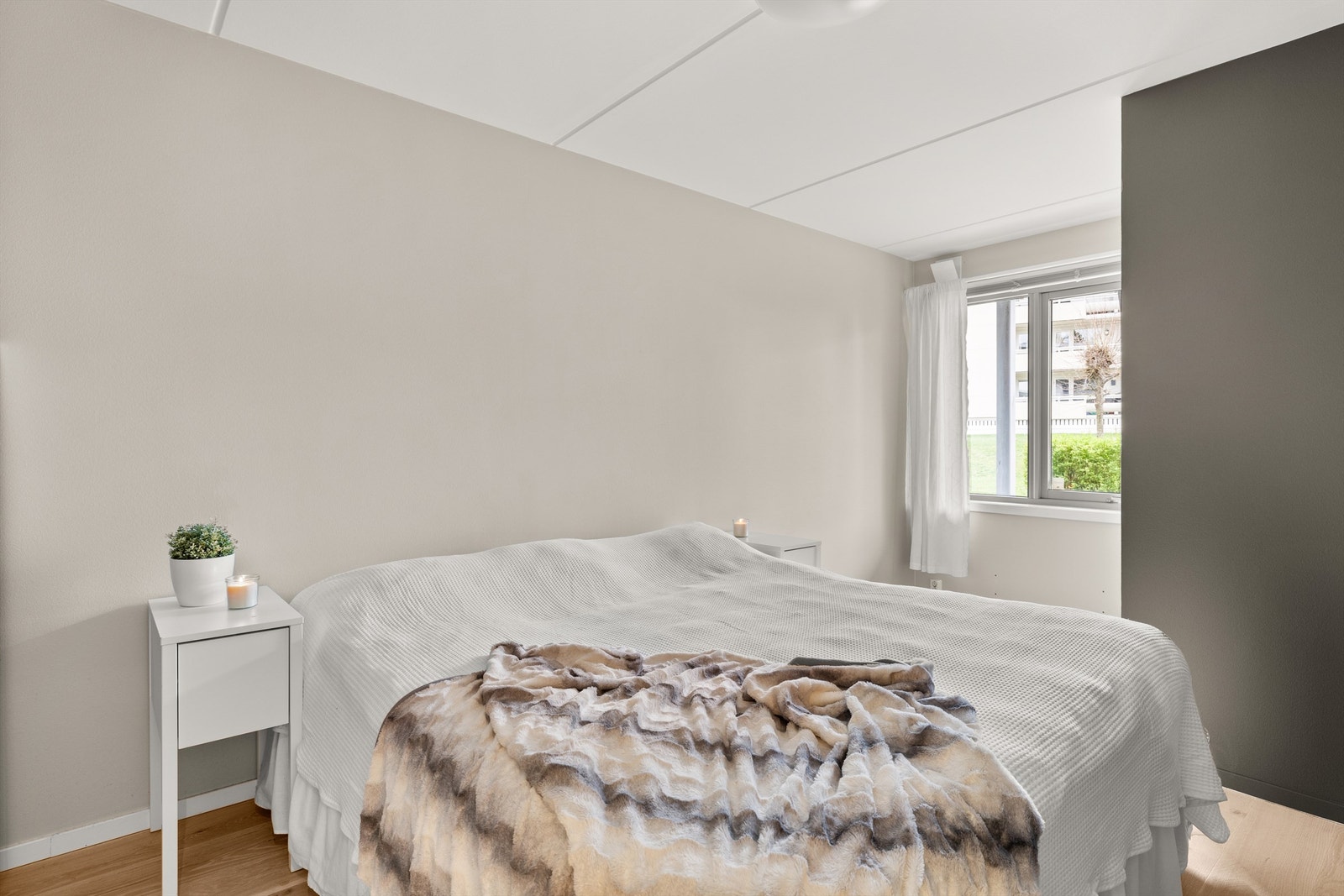 Hovedsoverom med god størrelse. God plass til garderobe. Galleribilde