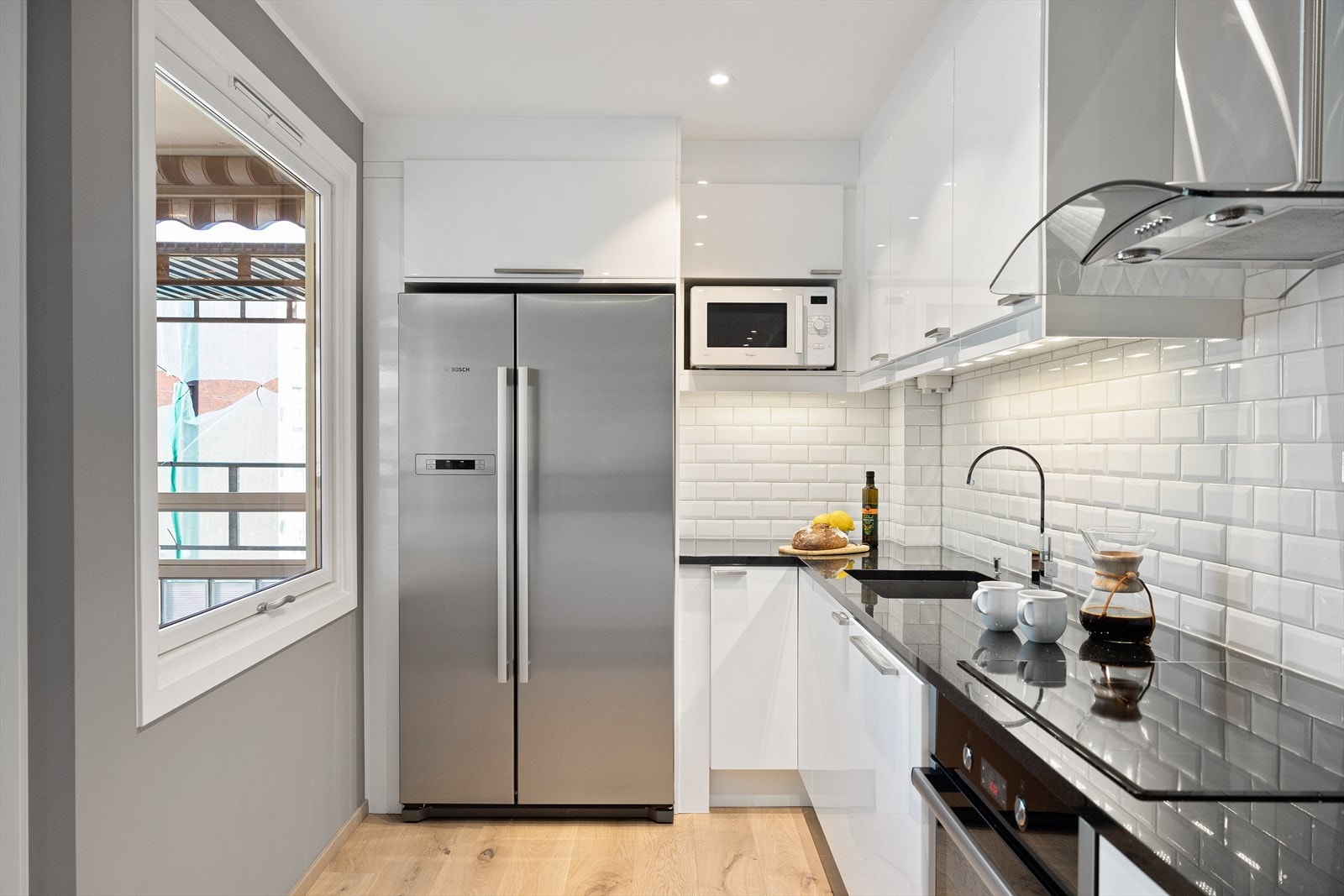 - Godt med benk- og skapplass - Galleribilde