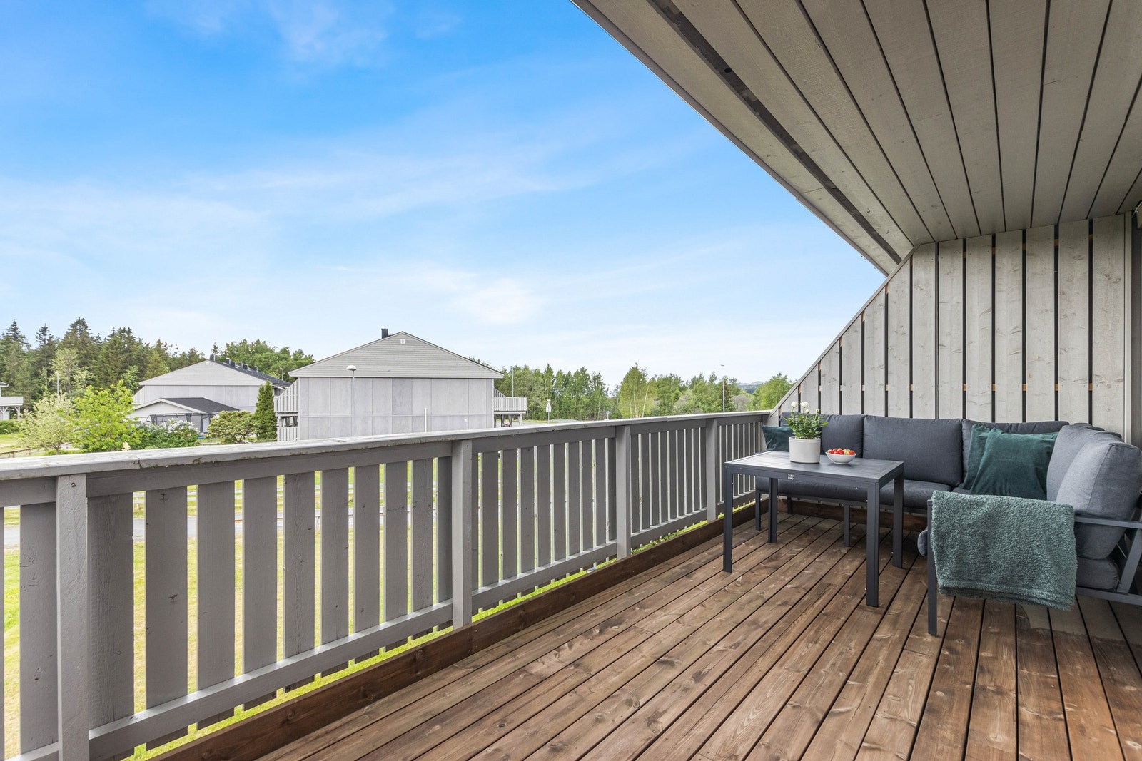 Romslig balkong. Galleribilde