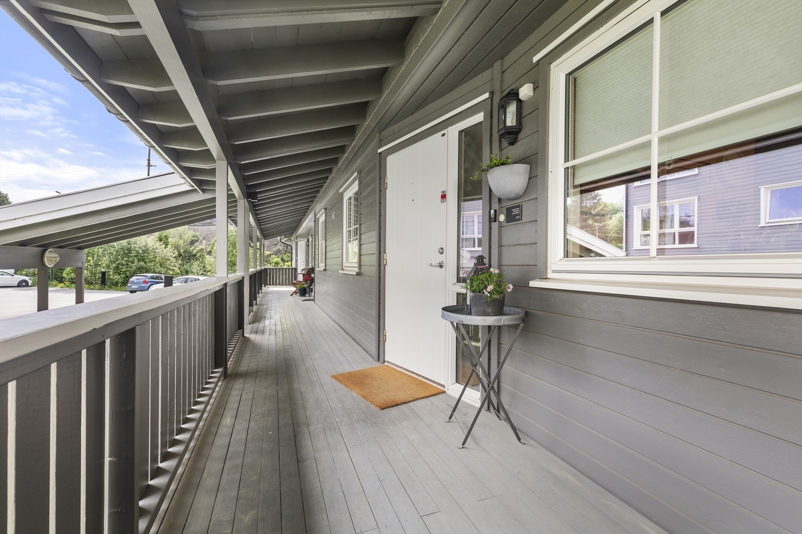 Leiligheten ligger i 2.etasje og det er adkomst via svalgang. Galleribilde