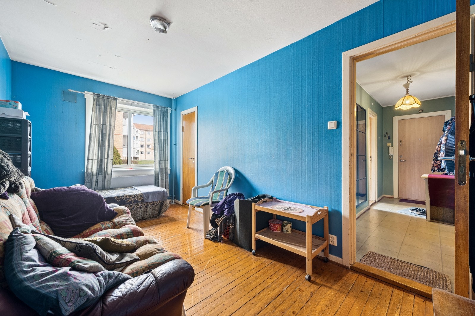 Fra soverommet er det tilgang til innvendig bod som kan bli et fint walk-in closet Galleribilde