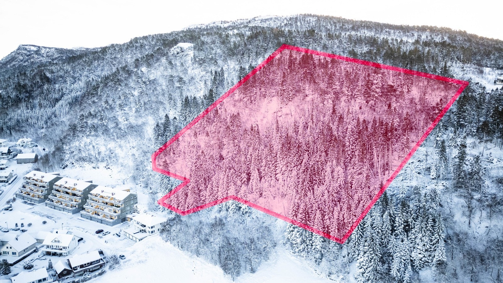 Dronebilde 2 - Det markerte området er en omtrentlig angivelse av tomtearealet Galleribilde