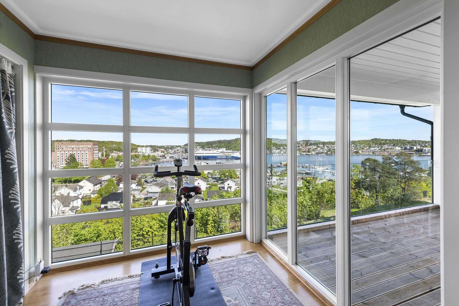 "Trimrommet" med utgang til balkong Galleribilde