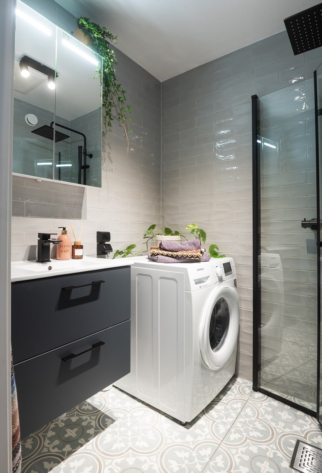 Lyst og lekkert baderom pusset opp i 2021/2022. Galleribilde