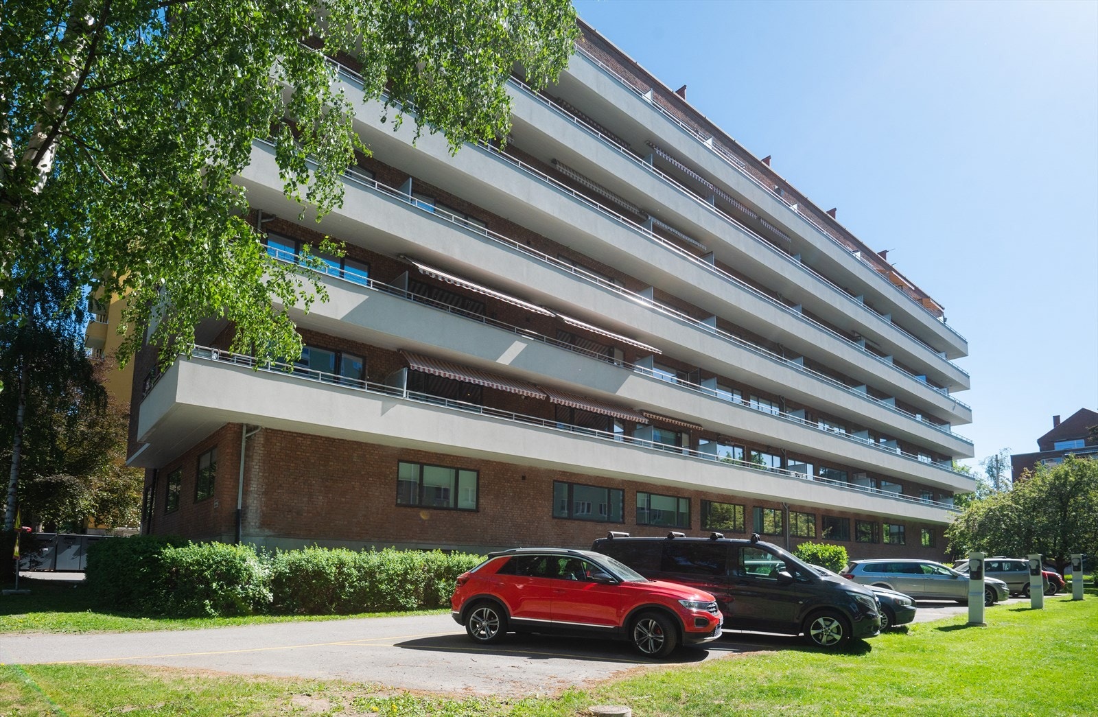 *Muligheter for parkering på oppmerkede parkeringsplasser på tomt, etter liste/ansiennitet. Galleribilde